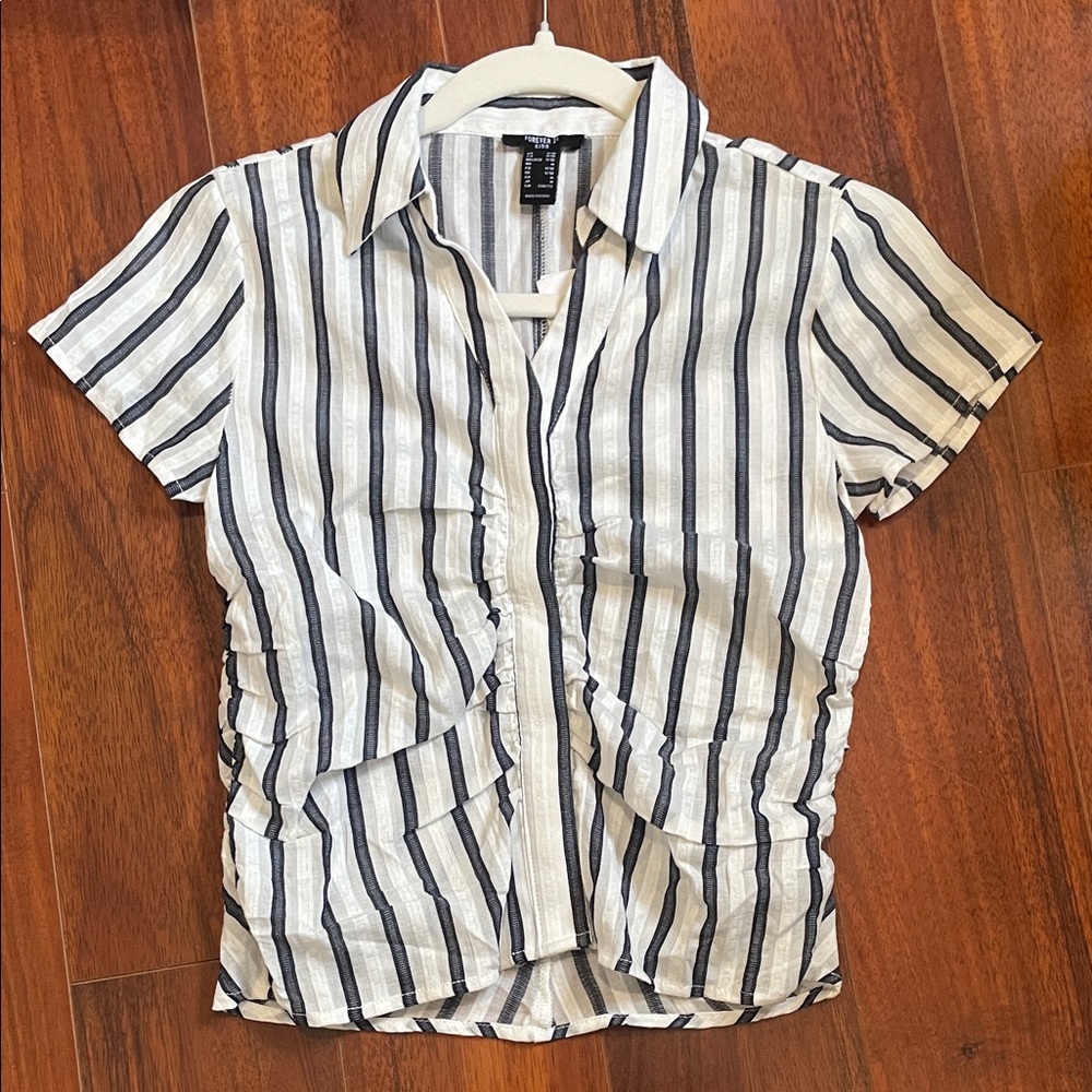 Forever 21 Kids Cream and Blue Striped Button-Up Top Kids Size 9/10 NWT